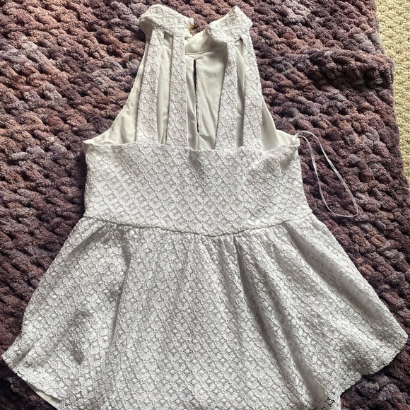 White Halter tank top - Picture 4 of 4